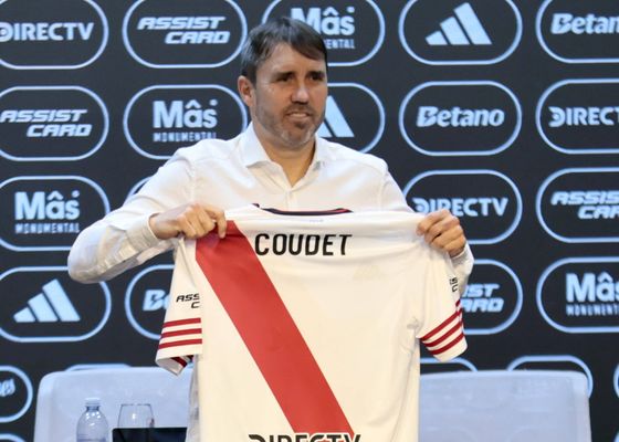 Eduardo Coudet, entrenador de River Plate, quiere pescar en el RC Celta