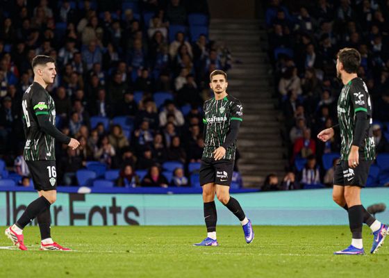 La derrota del Elche ante la Real Sociedad hace saltar las alarmas y poner en duda a Eder Sarabia