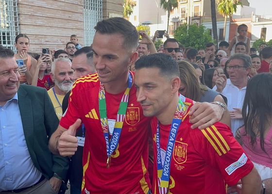Los Palacios se rinde a Navas y Fabián: "Son nuestros campeones"