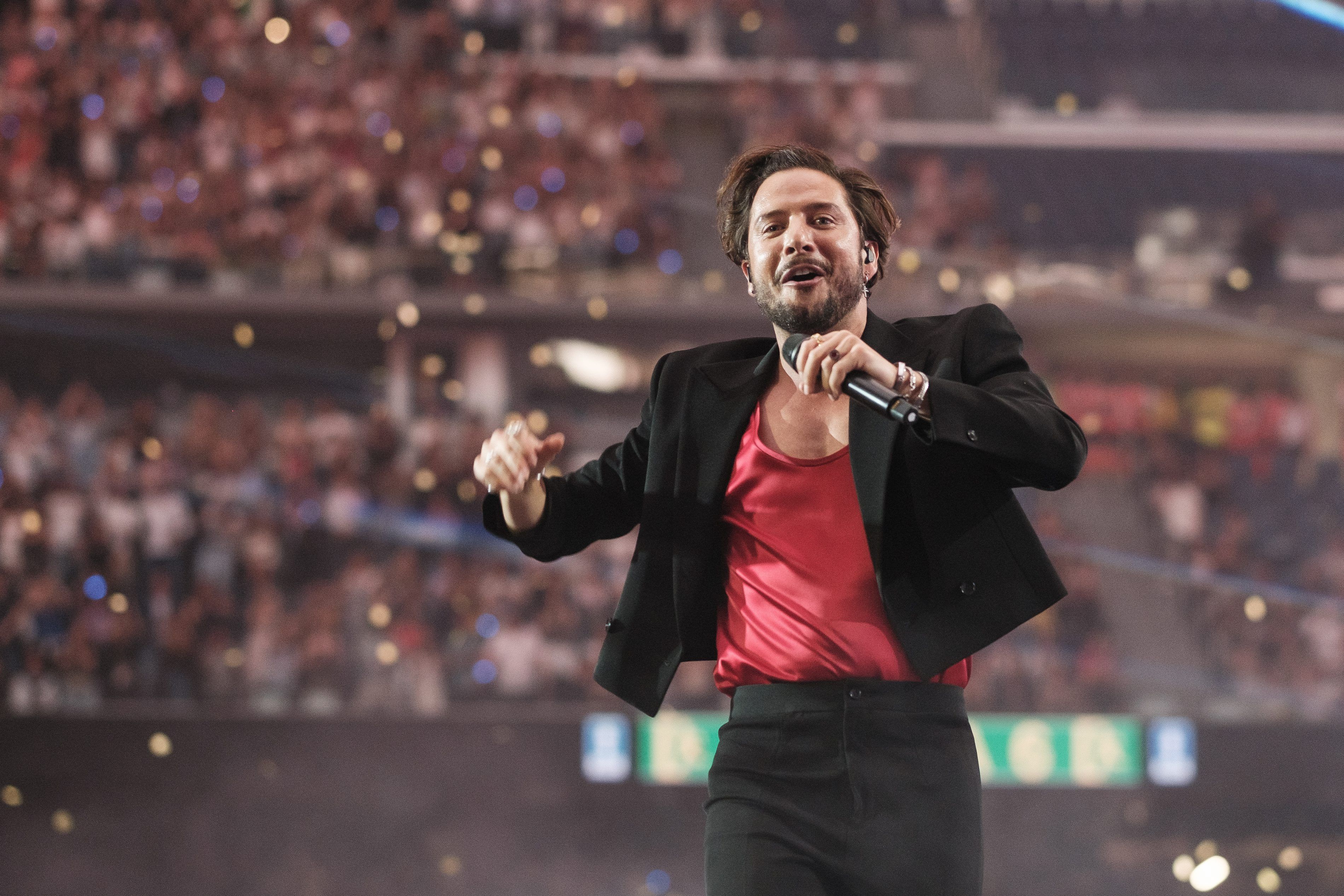 Manuel Carrasco sufre una caída en el concierto más importante del Tour Salvaje