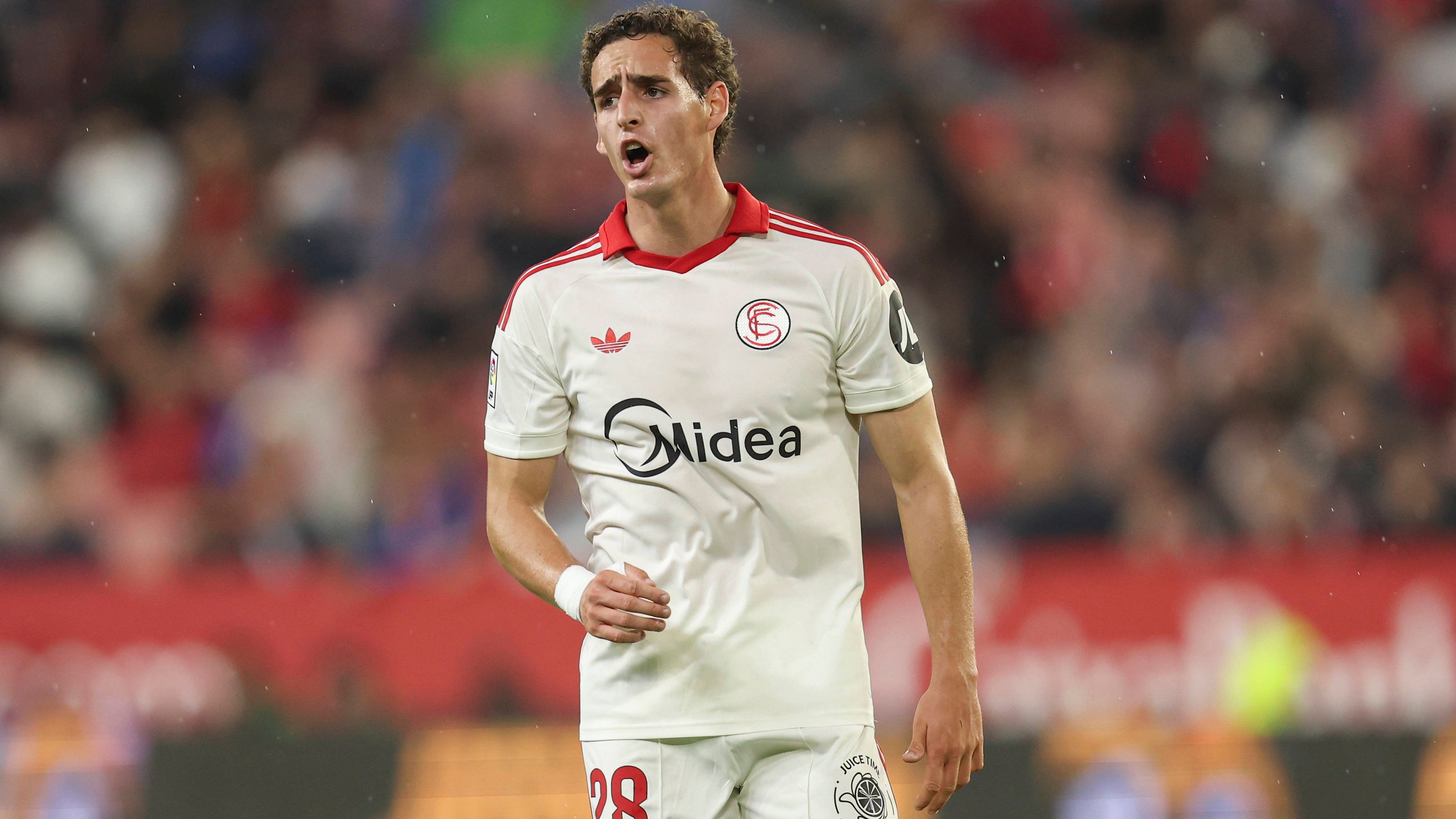 La nueva vida de Manu Bueno en el Sevilla: "Me parece sensacional en todos los aspectos" 