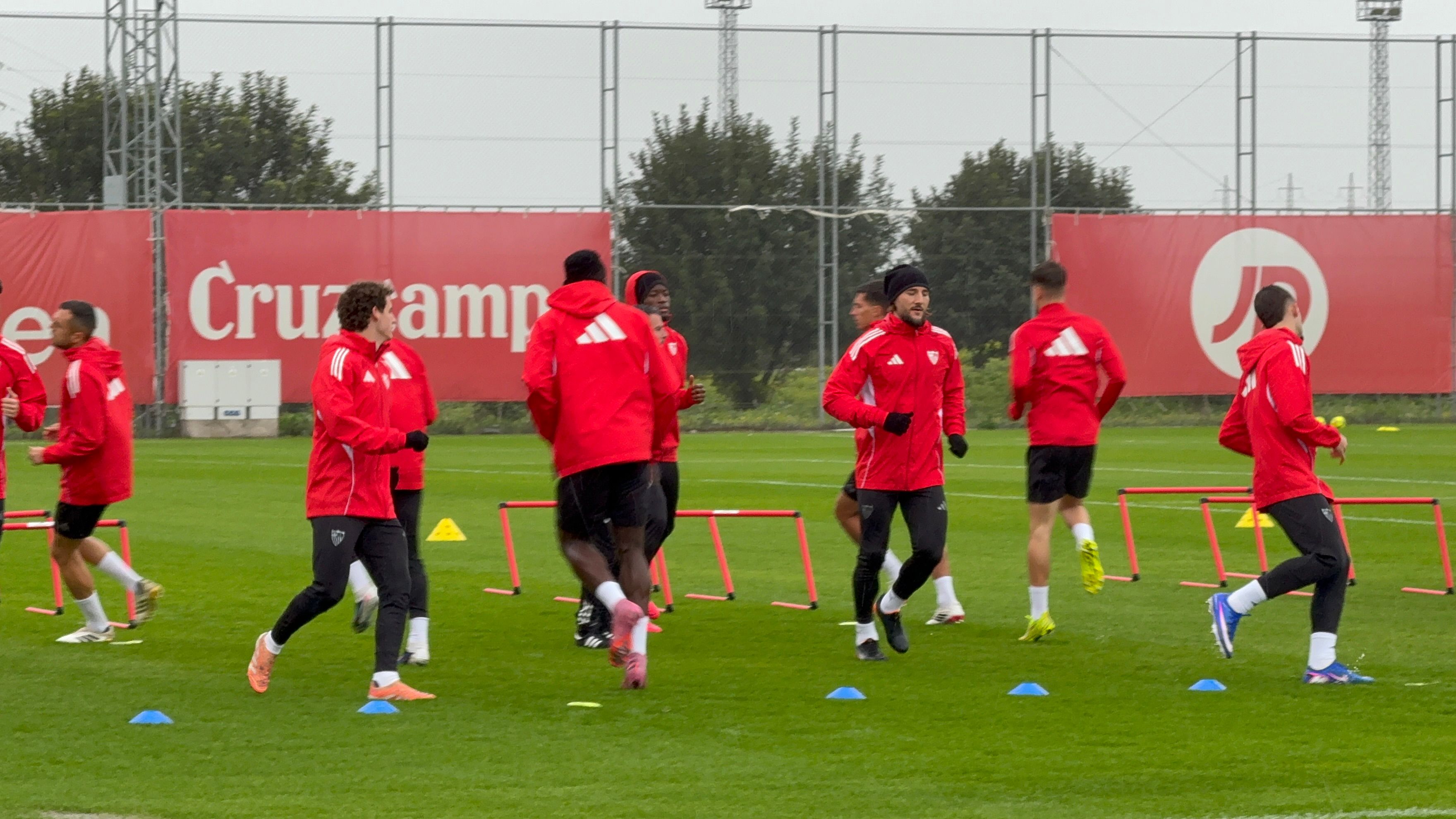 Hasta cuatro ausencias en la sesión del Sevilla FC para preparar el duelo frente al Girona CF