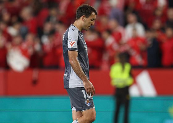 Oyarzabal ve ya "mucho camino" en la desventaja con el Betis y se molesta con las insinuaciones