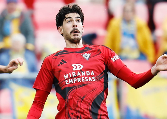 El Mirandés sobrevive y la 'culpa' la tiene Carlos Fernández