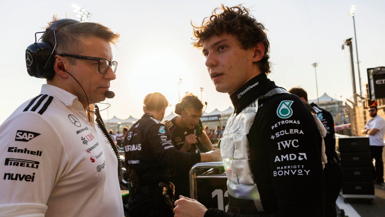 Kimi Antonelli se pone 'gallito' y Mercedes le contesta