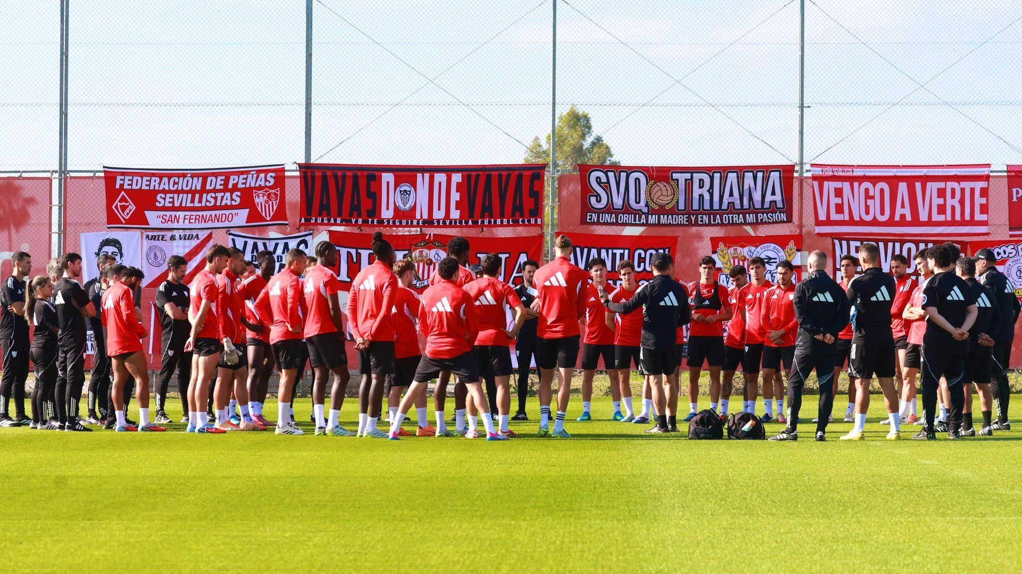 El plan de las peñas para alentar al Sevilla antes de recibir a la Real Sociedad: una sesión sin público pero con mucho color  