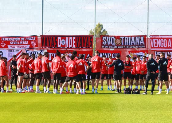 El plan de las peñas para alentar al Sevilla antes de recibir a la Real Sociedad: una sesión sin público pero con mucho color  