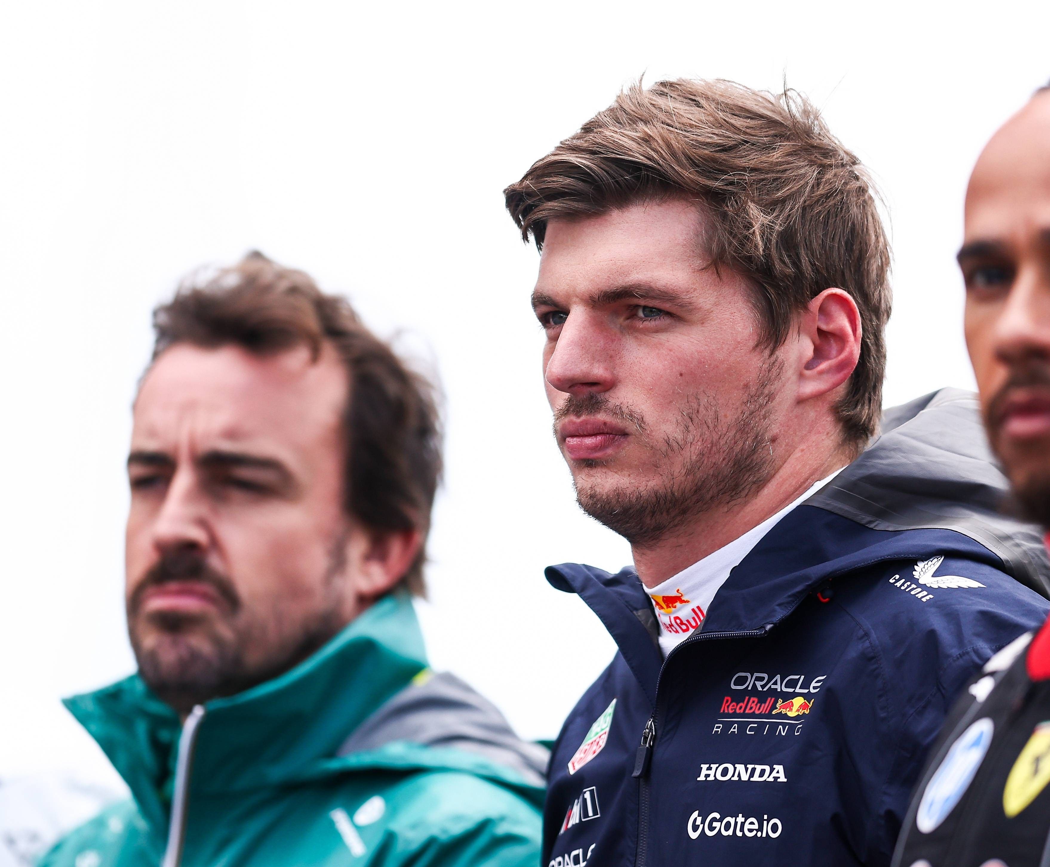 Mercedes acerca a Verstappen a Aston Martin, y a Fernando Alonso a la retirada