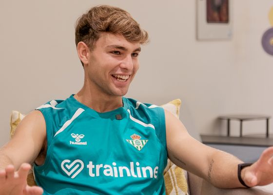 Ángel Ortiz: “Me estoy pegando mucho a Bellerín para que se me peguen sus cosas buenas”