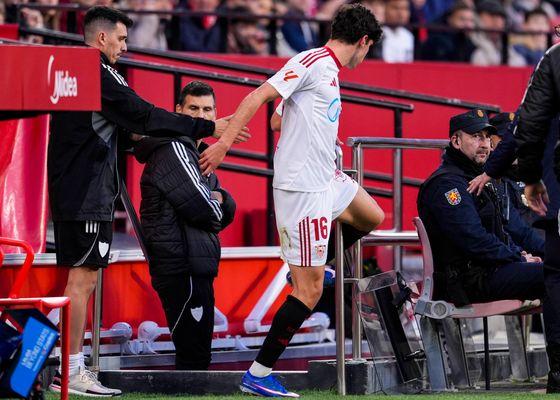 La queja del Sevilla FC al CTA, la disculpa de Juanlu por "exceso de ímpetu" y la sanción a Joan Jordán "por correr con los brazos en alto"   