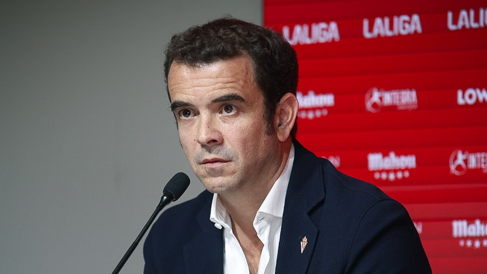 El Sporting de Gijón habla de dos refuerzos en el mercado de fichajes de invierno