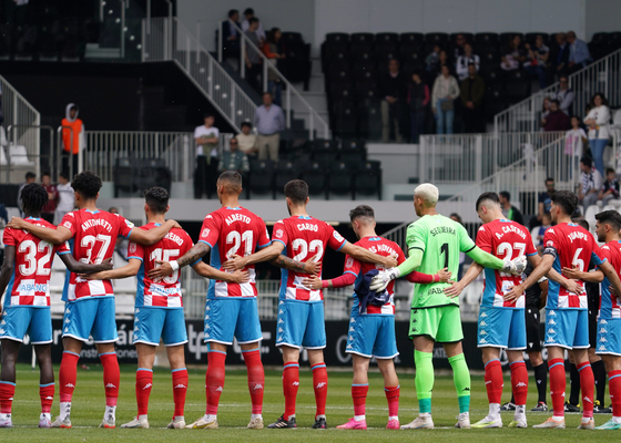 Susto en Segunda División por la caída de un muro