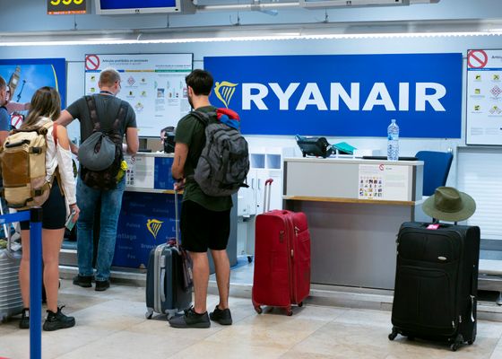 ¿Te has pasado con el tamaño de tu maleta? Así Ryanair premia a sus trabajadores por detectarlo
