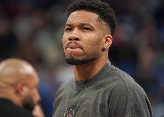 Giannis Antetokounmpo se mantiene firme y deja una única salida a los Bucks