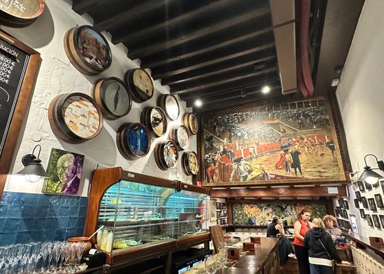 La bodega que es parada obligada en Málaga y que cautivó a Antonio Banderas