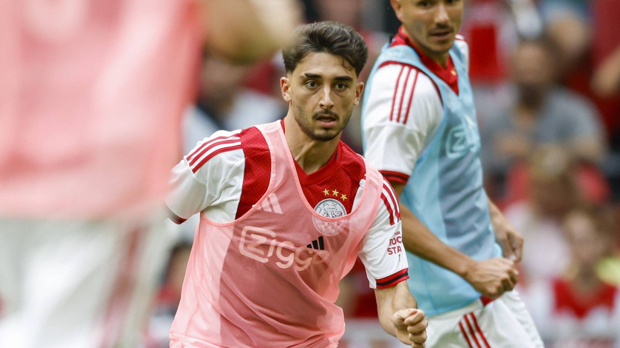 La Real Sociedad mueve ficha por un extremo tras la lesión de Kubo: entra en la puja por el cotizado Raúl Moro