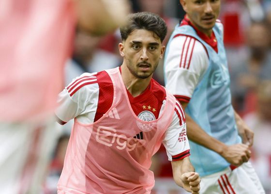 La Real Sociedad mueve ficha por un extremo tras la lesión de Kubo: entra en la puja por el cotizado Raúl Moro
