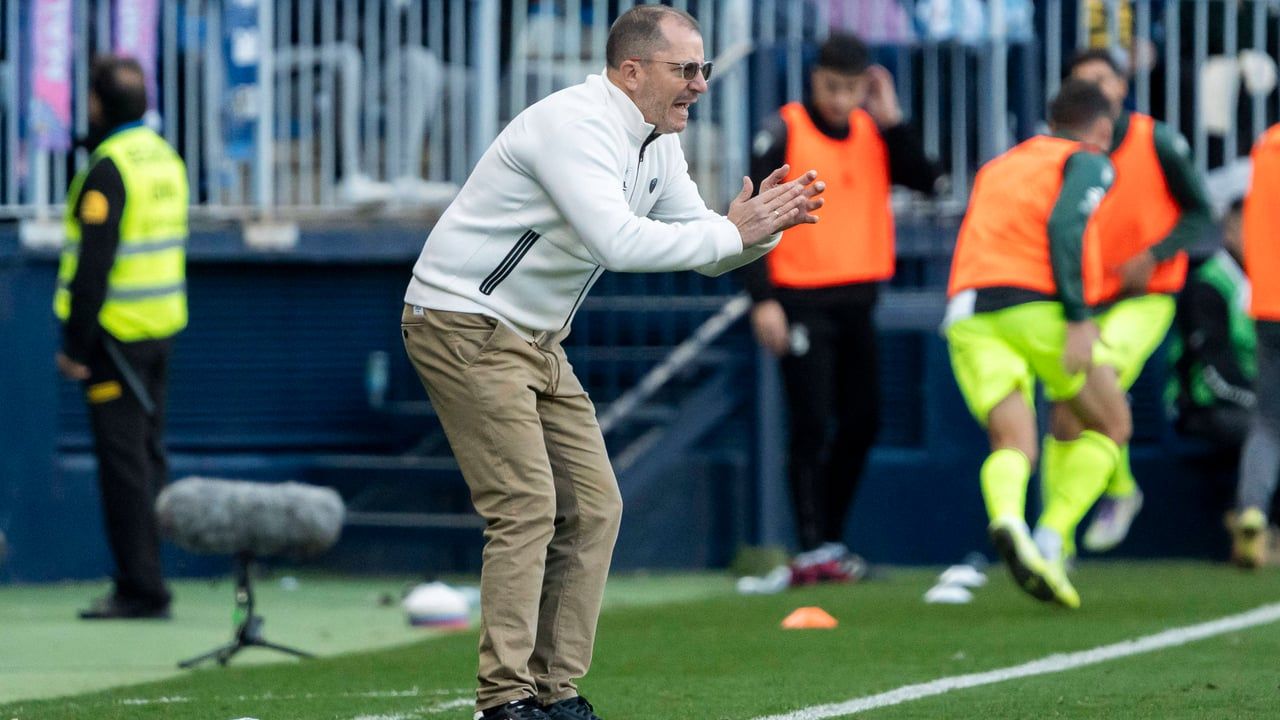 José Juan Romero irrumpe con fuerza en el futuro del banquillo del Real Oviedo