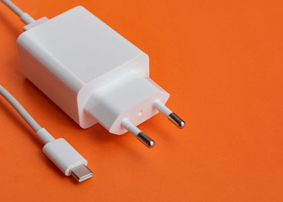 Cómo aprovechar cargadores de teléfono antiguos