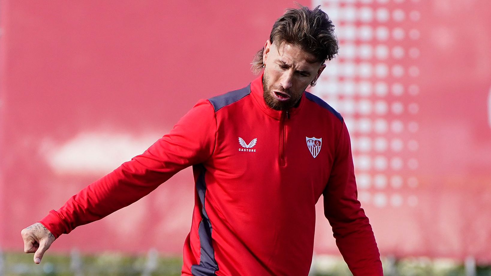 Tres caras nuevas para Quique (ninguna Rafa Mir) y una sola variación en la lista de Simeone