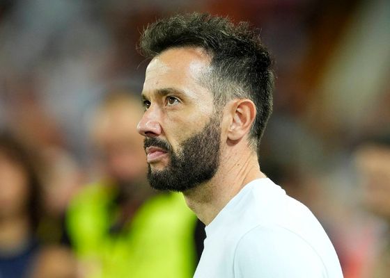 Carlos Corberán se pronuncia acerca del mercado de fichajes del Valencia: "No siempre los plazos del mercado se corresponden con la necesidad que tiene el equipo"