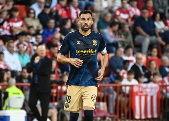 El Tenerife, un histórico de LaLiga que marca el paso en Primera RFEF