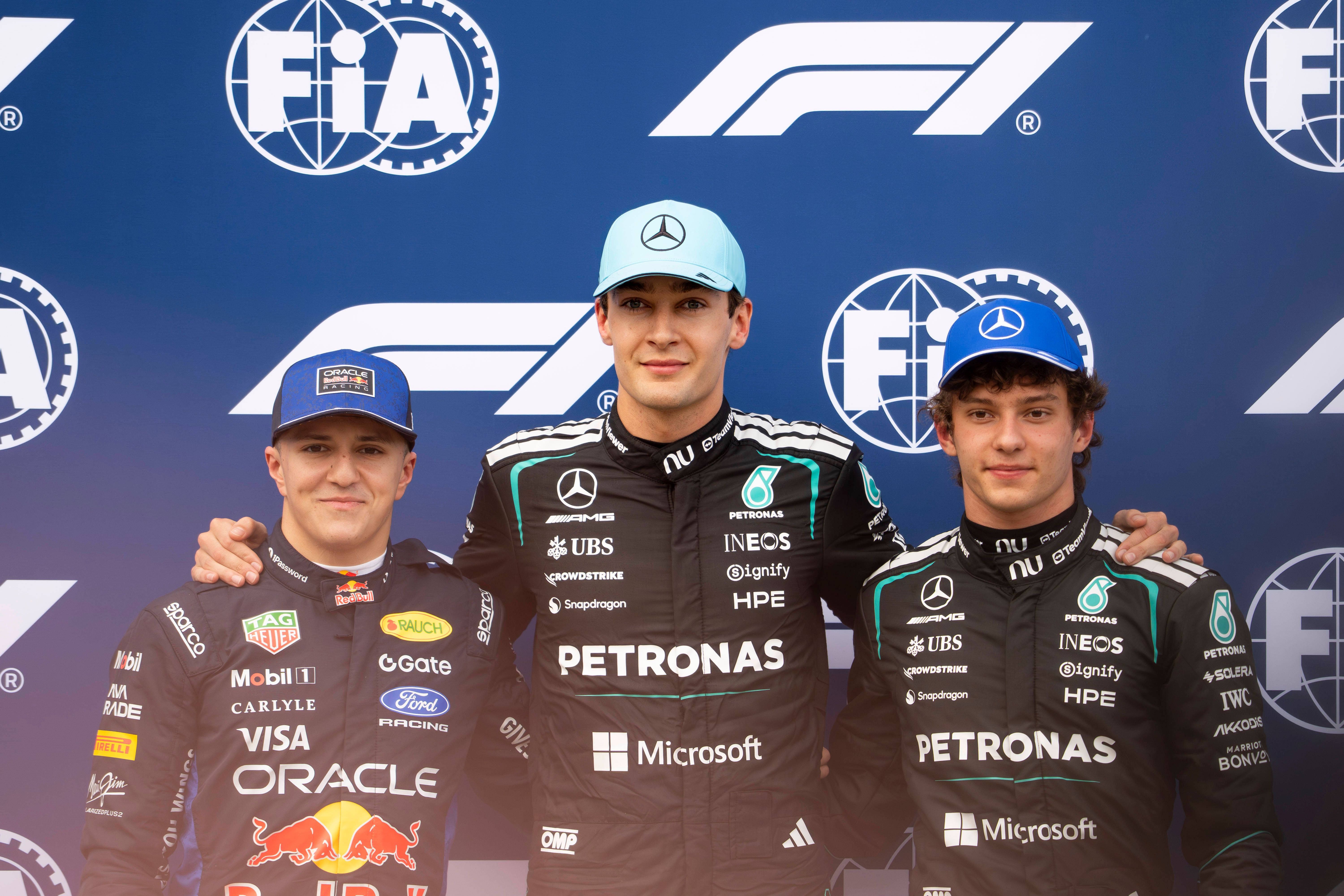 Russell golpea primero, Verstappen se estrella y Alonso se queda en la Q1