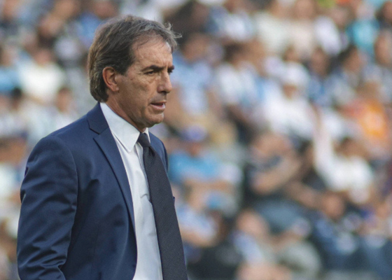 La afición del Valladolid se pronuncia y pide la marcha de Guillermo Almada