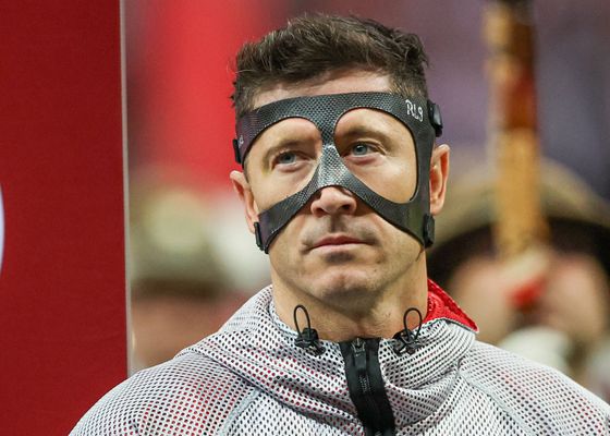 El Barcelona mueve ficha con Lewandowski, pero el delantero estudia otras ofertas