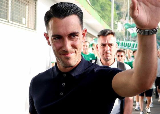 Emoción desbordante en el anuncio de Javi Medina, nuevo entrenador del Betis Deportivo