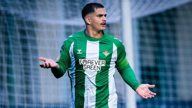 Rodrigo Marina maneja tres jugosas propuestas para salir del Betis y dar el salto a LaLiga Hypermotion
