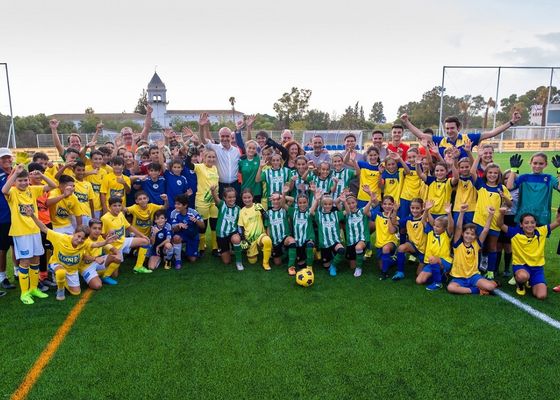 El IMD inaugura el nuevo campo de fútbol de césped artificial de Bellavista y anuncia una nueva pista de atletismo 