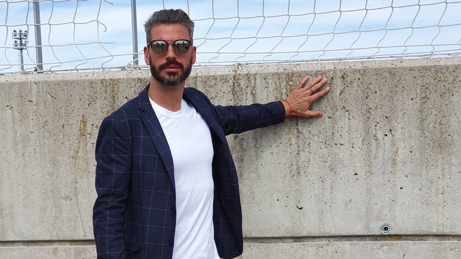 René Ramos, espectador de lujo en el Alfonso Murube durante el partido entre Ceuta y Córdoba