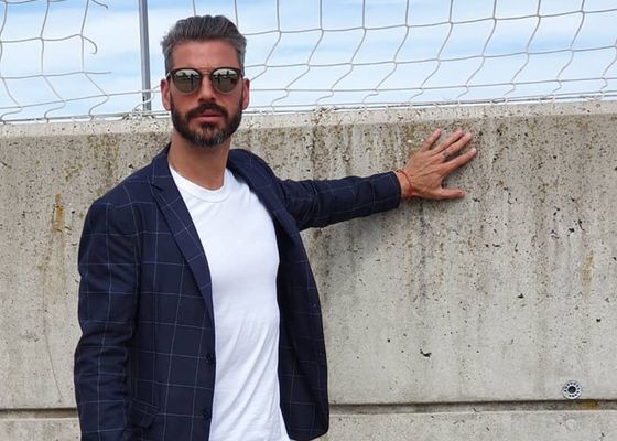 René Ramos, espectador de lujo en el Alfonso Murube durante el partido entre Ceuta y Córdoba 