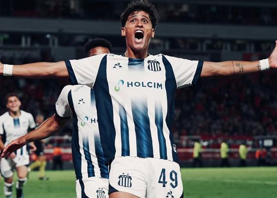 Valentín Dávila, "espiado por emisarios del Betis"