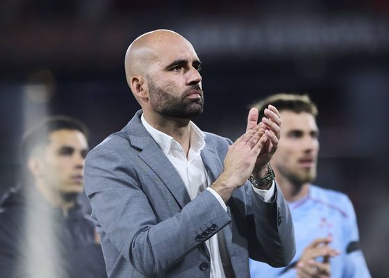 Giráldez descarta a Starfelt contra el Friburgo: "Es una molestia que le está impidiendo salir a entrenar"