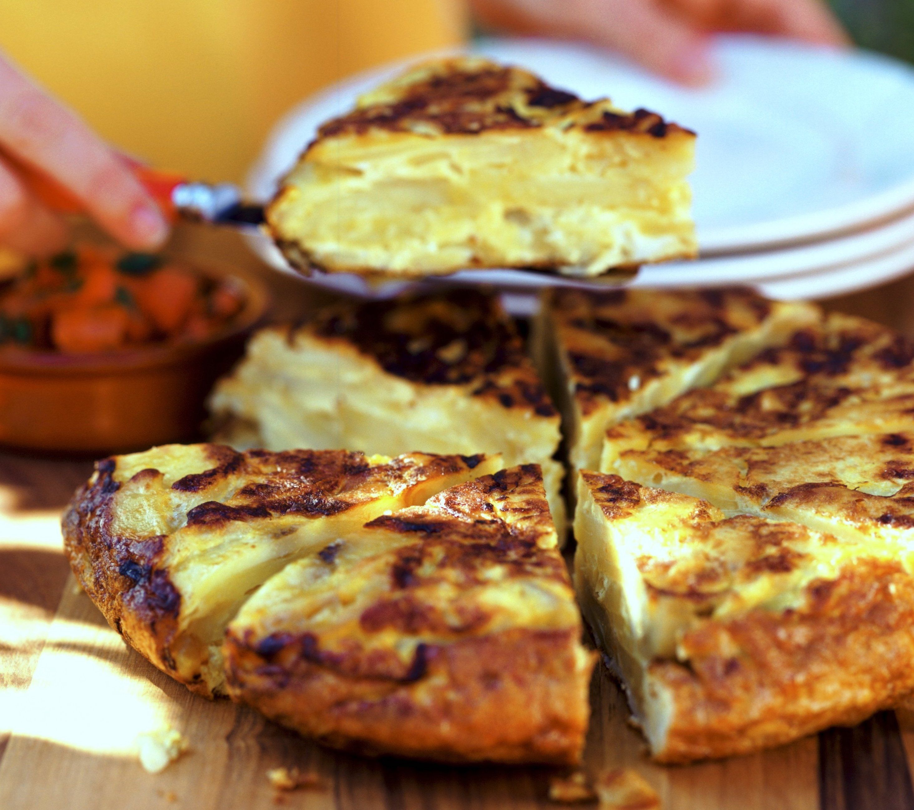 El CIS zanja el debate eterno sobre la tortilla de patatas en España