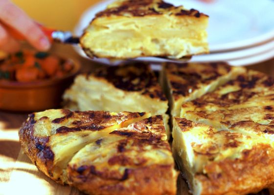 El CIS zanja el debate eterno sobre la tortilla de patatas en España