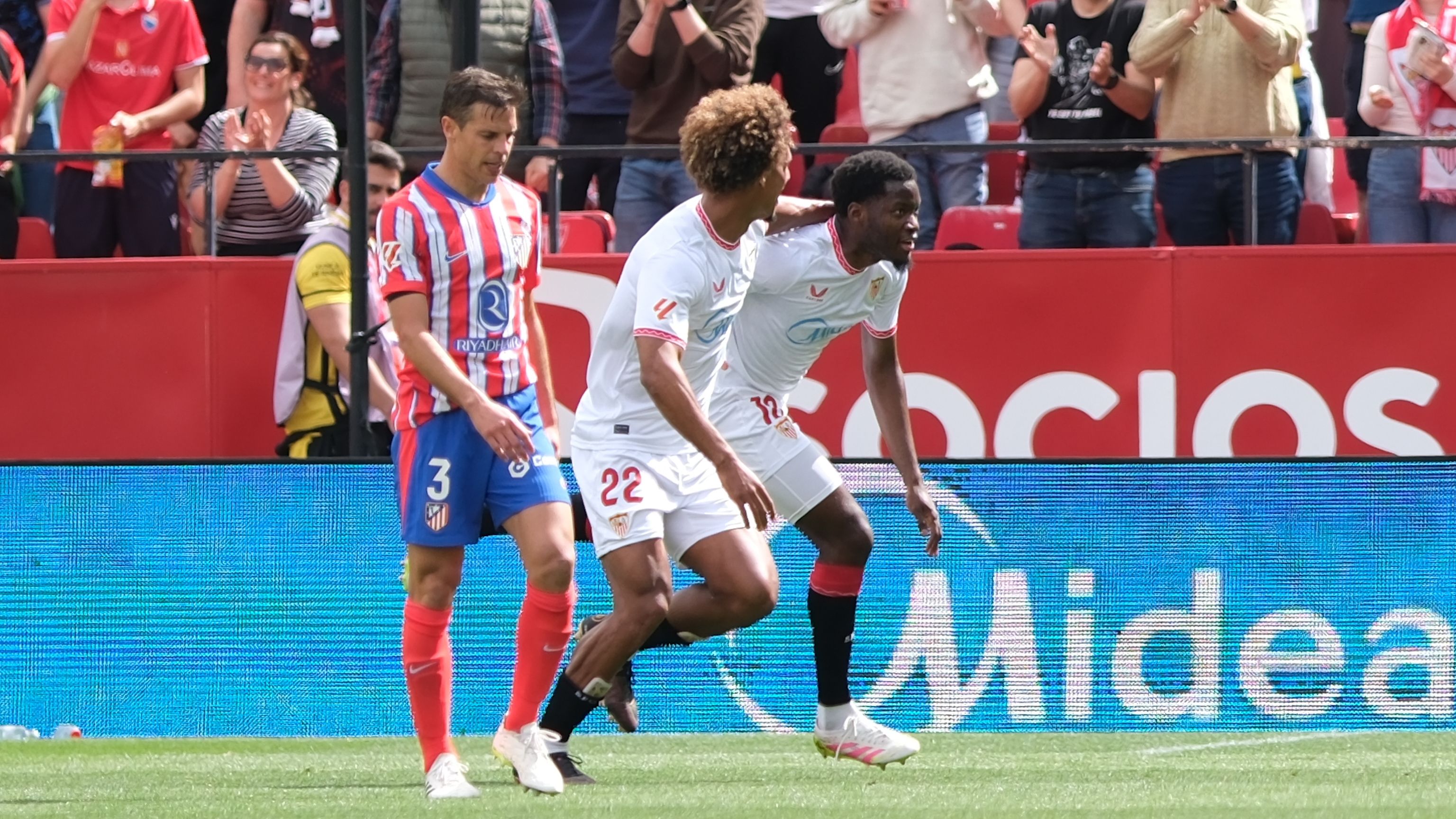El pulso liguero entre Sevilla FC y Atlético de Madrid, un duelo entre iguales 
