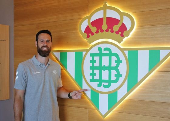 El capitán Almazán seguirá vinculado al Real Betis; Torres, no