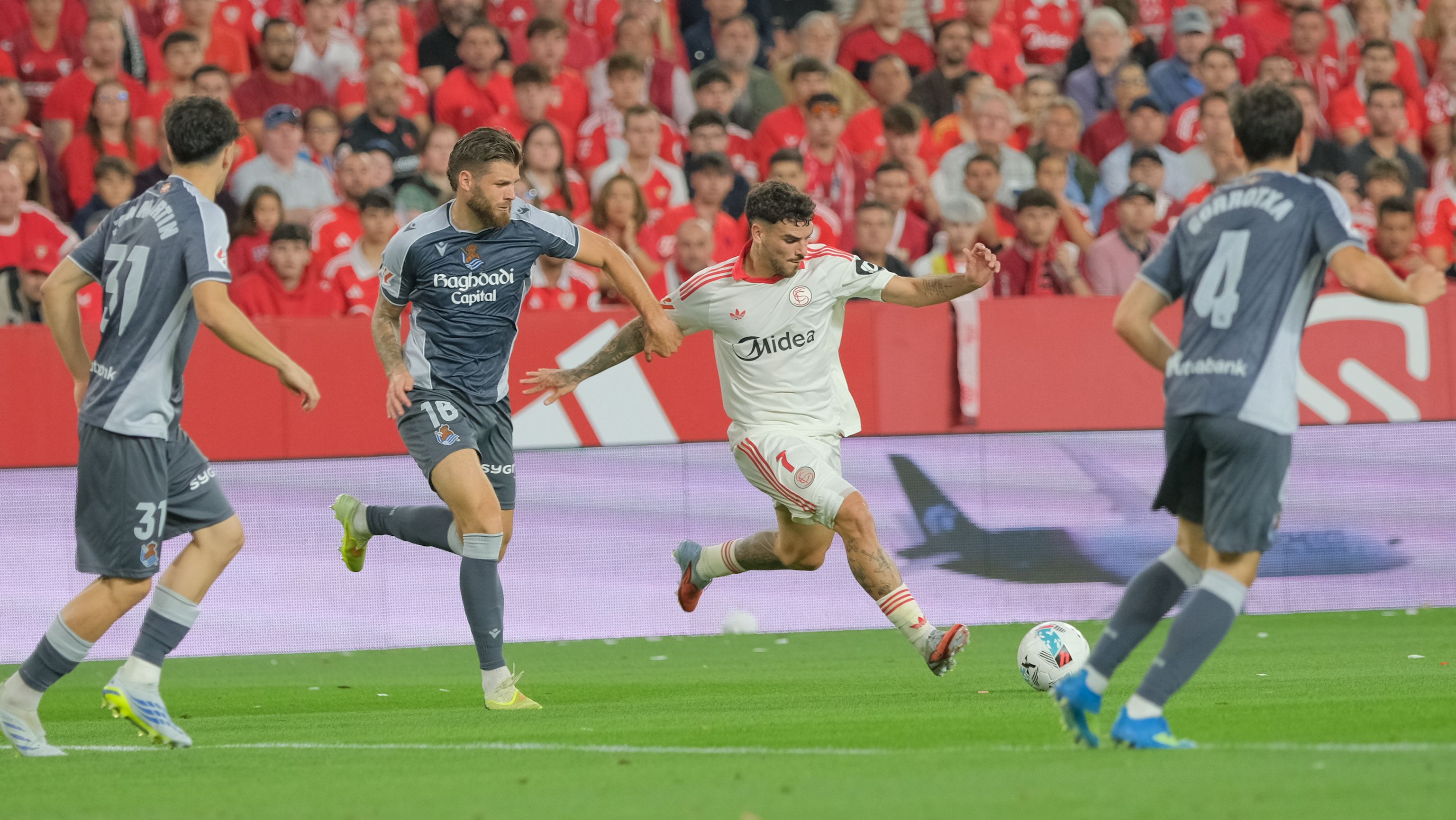 Isaac Romero abandona lesionado el Sevilla FC - Real Sociedad 
