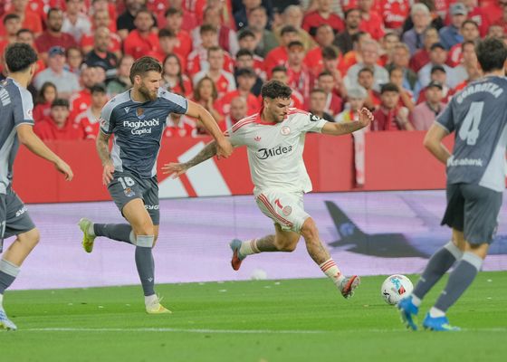 Isaac Romero abandona lesionado el Sevilla FC - Real Sociedad 