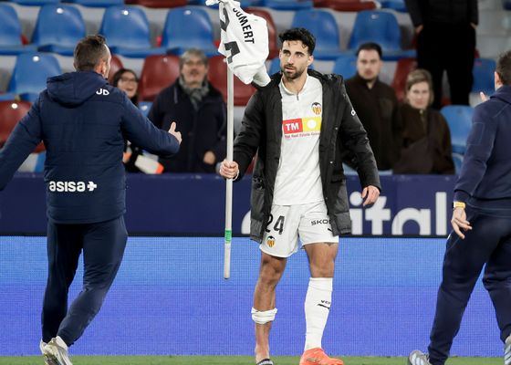 LaLiga amplía su denuncia y destaca la provocación de Cömert en el derbi valenciano 