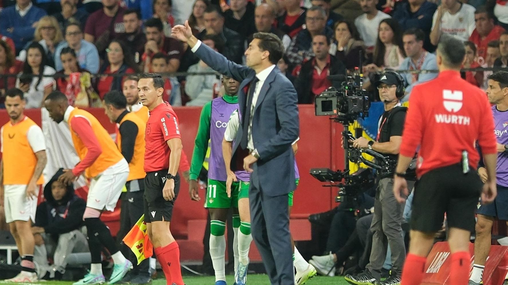 Diego Alonso entiende a la afición y explica el cambio de Ocampos