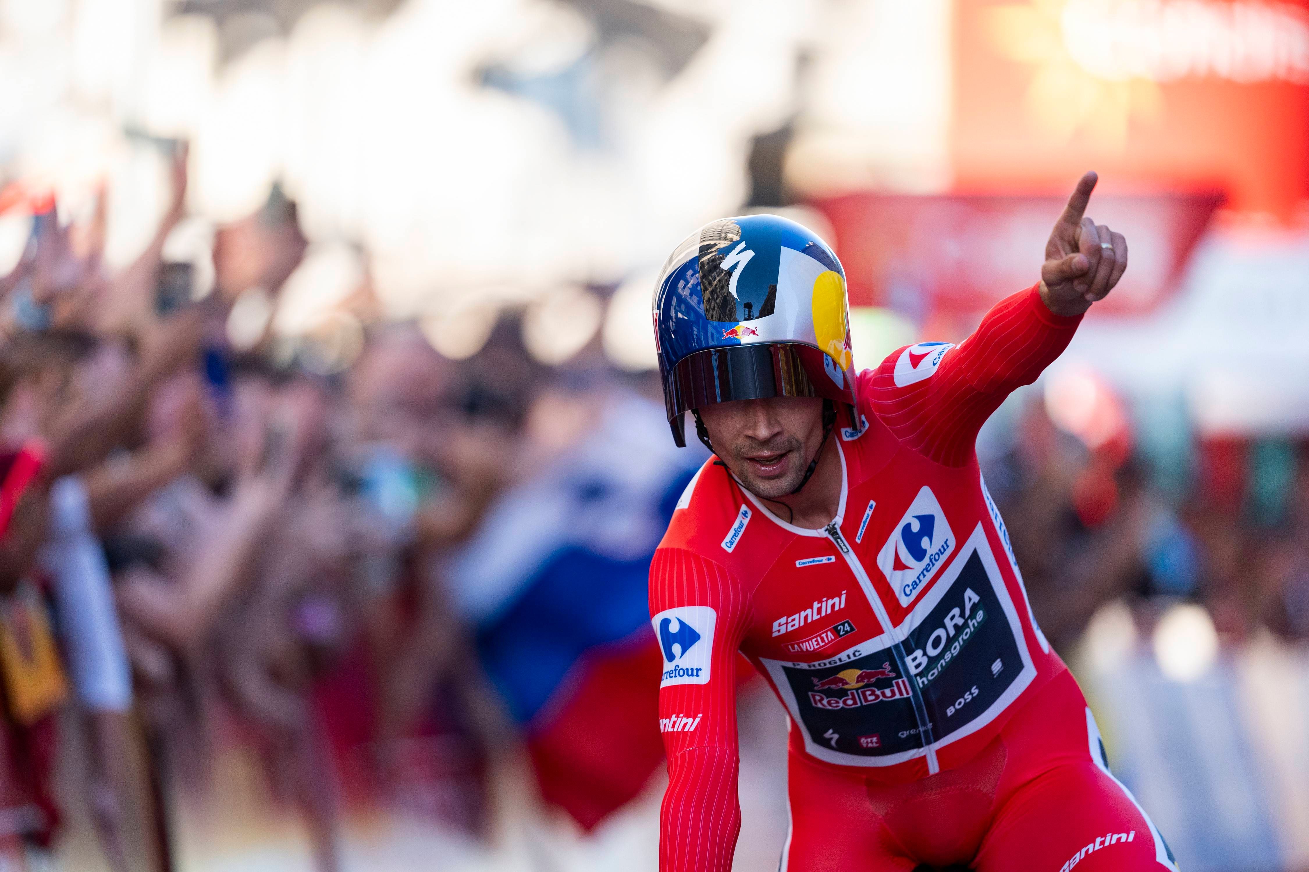 Roglic conquista el maillot rojo y Enric Mas triunfa en casa