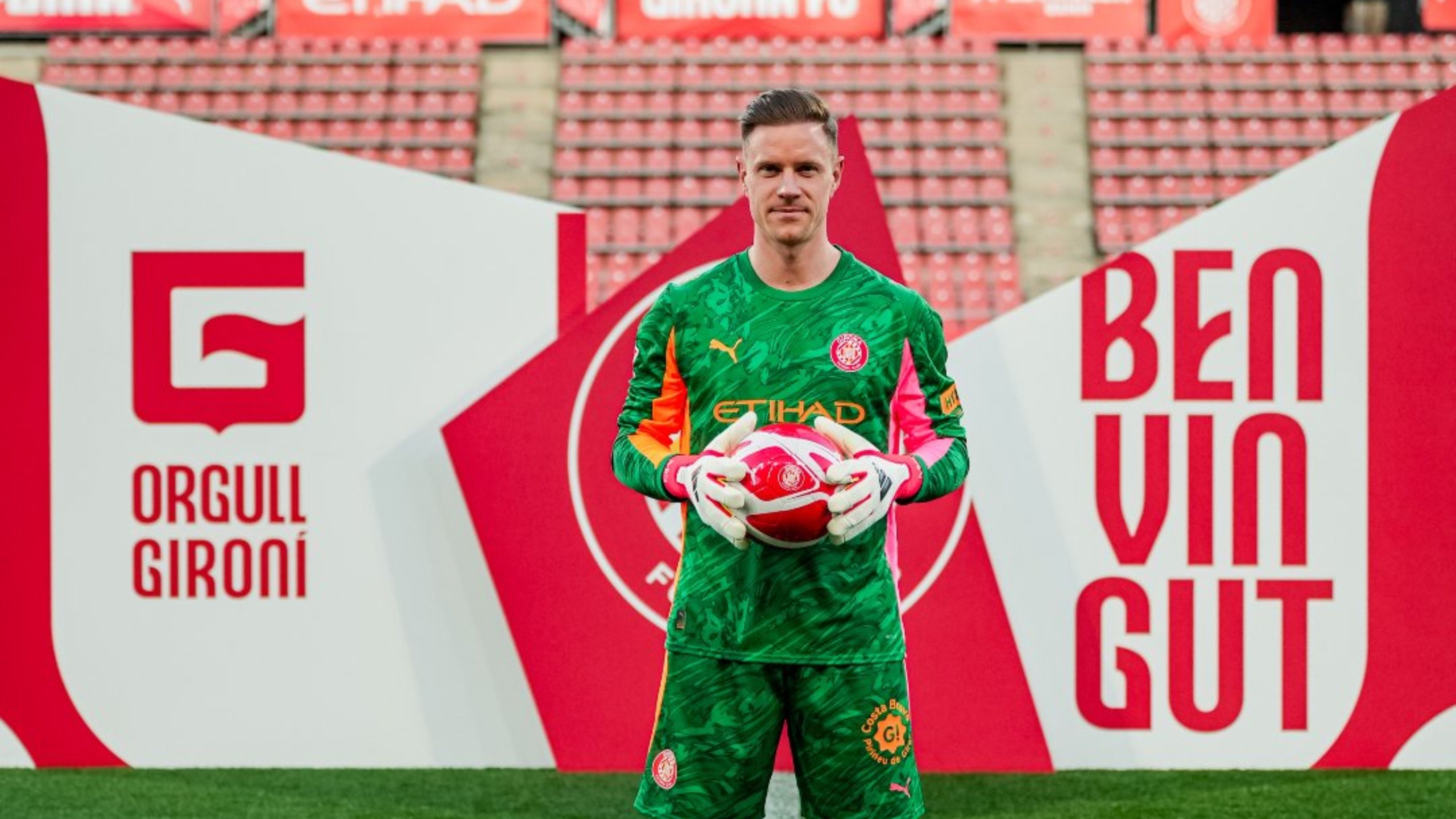 Ter Stegen, en su presentación con el Girona: "Respeto mucho lo que ha hecho Gazzaniga pero vengo con la intención y las ganas de jugar"
