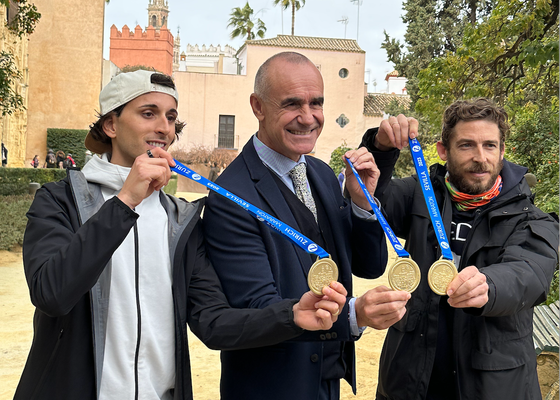 El Alcázar acoge la presentación de los corredores de élite del Zúrich Maratón