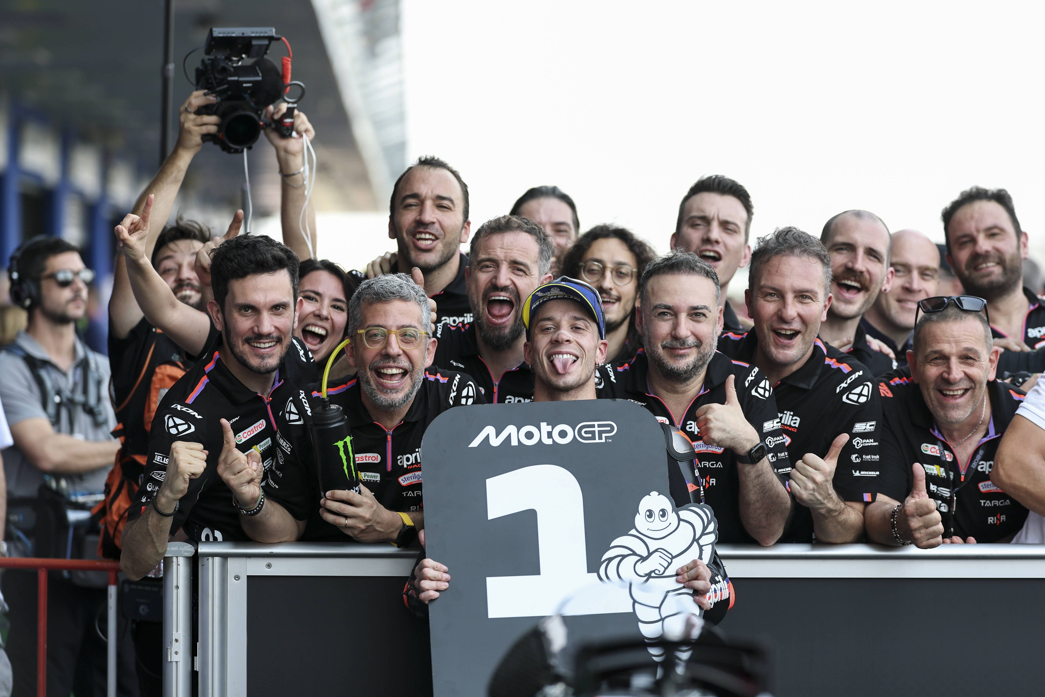 Bezzecchi impone su tiranía, Acosta sale líder de Tailandia y el drama es Marc Márquez