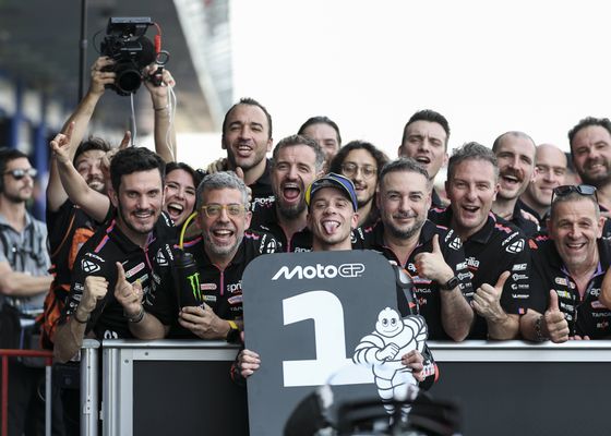 Bezzecchi impone su tiranía, Acosta sale líder de Tailandia y el drama es Marc Márquez