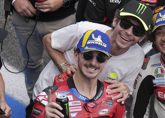 Bagnaia utiliza a Valentino Rossi para desestabilizar a Marc Márquez